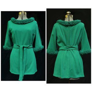 Vintage 60's Kelly Green Tunic Top Self Belt Curly Yarn Neckline & Cuffs XS/S
